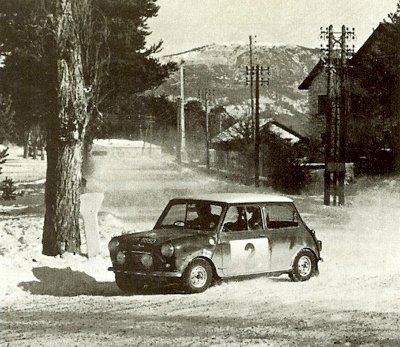 Timo Mäkinen - Paul Easter
35º Rallye Automobile de Monte-Carlo 1966. BMC Mini Cooper S 1275 (GRX 555D).
Todos los Minis del Equipo Oficial fueron descalificados por usar faros halógenos.

Del 14 al 20 de Enero, Monte-Carlo.
Superficie: asfalto - nieve.

119 equipos completaron el rally en su totalidad.
A partir de la posición 120, los equipos no se clasificaron para el tramo final, pero fueron clasificados oficialmente.

Tomaron la salida 322 equipos, finalizaron 184.
@
Palabras clave: Timo_Makinen;Paul_Easter;Mini;Cooper;S;Montecarlo;Nieve;1966