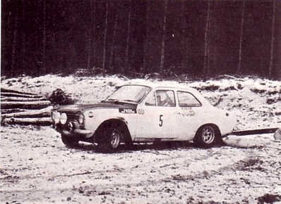Roger Albert Clark - Jim Porter
18º Daily Mirror RAC Rally 1969. Ford Escort TC, Clasificado 6º.

Del 14 al 20 de Noviembre, London (Heathrow).
Superficie: tierra.

Tomaron la salida 156 equipos, finalizaron 69.@
Palabras clave: ;Ford;Escort;MKI;Gran_Bretaña;1969;Nieve