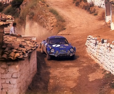 Jean-Luc Thérier - Christian Delferrier
21º Acropolis Rally 1973. Alpine-Renault A110 1800 (8697 HG 76). Clasificado 1º.

Del 23 al 27 de Mayo, Atenas, Grecia.
Superficie: tierra.

El Rally tenia un total de 3336.15 Km de los que 556.35 Km divididos en 47 tramos eran especiales (2 de ellos fueron cancelados SS20 Pilion de 19.30 Km y SS33 Klitoria de 9.90 Km).

Tomaron la salida 83 equipos, finalizaron 11.@
Palabras clave: ;Alpine;Grecia;A110;1973