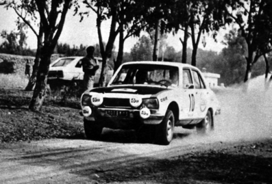 Hannu Mikkola - Atso Aho
16º Rallye du Maroc 1973. Peugeot 504 Ti. Abandonó por el embrague en el SS7 Tizi N'Test de 87 Km.

Del 8 al 13 de Mayo, Rabat, Casablanca.
Superficie: asfalto - tierra.

El Rally tenia un total de 5303.00 km de los que 1210.00 km divididos en 11 tramos eran especiales.

Kilómetros de los tramos:

1ª ETAPA
SS1 El Khatouat de 95.00 km.
SS2 Col du Zegota de 30.00 km.
SS3 Kettama de 40.00 km.
SS4 Tleta - Kettama de 30.00 km.

TOTAL ETAPA 195.00 km.

2ª ETAPA
SS5 Missour de 175 km.
SS6 Rich de 205 km.

TOTAL ETAPA 380.00 km.

3ª ETAPA
SS7 Tizi N'Test de 87 km.
SS8 Foum Zguid de 200.00 km.
SS9 Tazenakht de 92 km.
SS10 Ntchka de 20 km.
SS11 Rissani de 236 km.

TOTAL ETAPA 635.00 km.
TOTAL 1210 KM.

Tomaron la salida 66 equipos, finalizaron 12.
@
Palabras clave: ;Peugeot;Marruecos;1973
