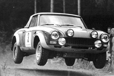 Markku Alén - Illka Kivimaki
24º Jyväskylän Suurajot - Rally of the 1000 Lakes 1974. Fiat 124 Abarth Rallye (TO-K95990). Clasificado 3º.

Del 2 al 4 de Agosto, Jyväskylä.
Superficie: tierra.

El Rally tenia un total de 1260.00 km de los que 363.80 km divididos en 36 tramos eran especiales (2 de ellas fueron canceladas SS7 Vaarinmaja de 7 Km y SS22 Mataramaki de 13. 10 Km).

Tomaron la salida 118 equipos, finalizaron 88.@
Palabras clave: Markku_Alen;Fiat;Abarth;Finlandia;1974