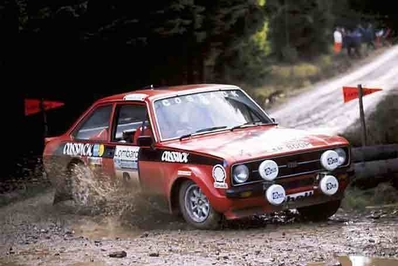 Roger Albert Clark - Tony Mason
24º Lombard RAC Rally 1975. Ford Escort RS 1800 MKII (LAR 800P). Clasificado 2º.

Del 22 al 26 de Noviembre, York, Yorkshire, Inglaterra.
Superficie: tierra.

El Rally tenia 72 tramos especiales (2 de ellos fueron cancelados, SS7 Wykeham y SS25 Chargot Wood).

Se inscribieron 250 equipos, tomaron la salida 236, finalizaron 104.@
Palabras clave: ;Tony_Mason;Ford;Escort;MKII;Gran_Bretaña;1975;Lombard_RAC_Rally;MKII