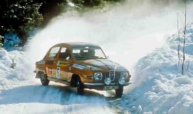 Per Eklund - Björn Cederberg
25º International KAK Swedish Rally 1975. Saab 96 V4. Clasificado 4º.

Del 13 al 15 de Febrero, Karlstad.
Superficie: nieve - hielo.

El Rally tenia un total de 2000.00 Km de los que 694.74 Km divididos en 40 tramos eran especiales (4 de ellos fueron cancelados).

Tomaron la salida 58 equipos, finalizaron 32.@
Palabras clave: ;Saab;V4;Suecia;Nieve;1975