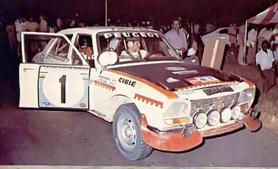 Timo Mäkinen - Henry Liddon
23º Safari Rally 1975. Peugeot 504. Abandonó por averia de motor.

Del 27 al 31 de Marzo, Nairobi, Kenya, África.
Superficie: tierra.

El Rally tenia un total de 5927 km con 80 controles horarios.

Tomaron la salida 75 equipos, finalizaron 14.@
Palabras clave: Timo_Makinen;Peugeot;1975;Safari