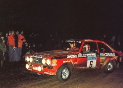 Roger Albert Clark - Stuart Pegg
25º Lombard RAC Rally 1976. Ford Escort RS 1800 MKII (POO 505R). Clasificado 1º.

Del 27 al 30 de Noviembre, Bath, Inglaterra.
Superficie: tierra.

El Rally tenia un total de 3248 km de los que 504 km divididos en 76 tramos eran especiales, (6 de ellos fueron cancelados, SS2 Speech House, km? SS34 Greystoke, km? SS37 cancelada antes del inicio, km? SS41 Egdon, km? y SS42 Anglebury, km?).

Tomaron la salida 200 equipos, finalizaron 71.@
Palabras clave: ;Stuart_Pegg;Ford;Escort;MKII;MKII;Gran_Bretaña;1976;RAC_Rally