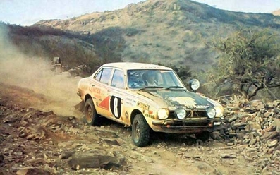 Sardar Joginder (Joginder) Singh Bhachu (Singh) - David Doig
24º Safari Rally 1976. Mitsubishi Colt Lancer 1600 GSR. Clasificado 1º.

Del 15 al 19 de Abril, Nairobi, Kenya, África.
Superficie: tierra.

El Rally tenia un total de 4950 Km, desconocemos los CH que habí­an.

Tomaron la salida 65 equipos, finalizaron 14.@
Palabras clave: ;Mitsubishi;Colt;Lancer;Safari;1976