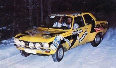 Anders Kulläng - Claes-Göran Andersson
26º International Swedish Rally 1976. Opel Ascona. Clasificado 3º.

Del 20 al 22 de Febrero, Karlstad, Suecia. 
Superficie: nieve - hielo.

El Rally tenia un total de 1620.00 km de los que 764.00 km divididos en 34 tramos eran especiales.

En total 213 equipos tomaron la salida, de los cuales 68 participaron en el WRC.
El campeonato de Suecia (202 tripulaciones) solo participó en la primera etapa.
Los campeonatos de C-Forare, Oldboys y Norska solo participaron en la segunda etapa.

Del Campeonato WRC finalizaron 28.
@
Palabras clave: Anders_Kullang;Claes-Goran_Andersson;Opel;Ascona;Suecia;Nieve;1976