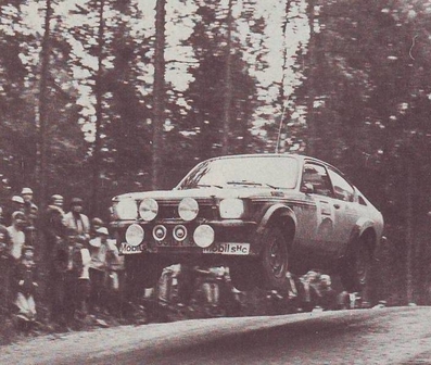 Anders Kulläng - Bruno Berglund
28º Jyväskylän Suurajot - Rally of the 1000 Lakes 1978. Opel Kadett GT/E (GG-DY 914). Clasificado 7º.

Del 25 al 27 de Agosto, Jyväskylä, Finlandia.
Superficie: tierra.

El Rally tenia un total de 1397.70 km de los que 367.20 km divididos en 45 tramos eran especiales.

Se inscribieron 109 equipos, tomaron la salida 108, finalizaron 55.@
Palabras clave: ;Opel;Kadett;GT/E;Finlandia;1978;