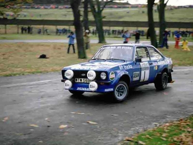 Hannu Mikkola - Arne Hertz
28º Lombard RAC Rally 1979. Ford Escort RS1800 MKII (WTW 569S). Clasificado 1º.

Del 18 al 21 de Noviembre, Chester, Inglaterra.
Superficie: tierra.

El Rally tenia un total de 2.120 km de los que 661.48 km divididos en 59 tramos eran especiales.

Se inscribieron 217 equipos, tomaron la salida 175, finalizaron 74.@
Palabras clave: ;Ford;Escort;RS;Gran_Bretaña;1979