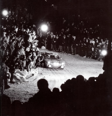 Bernard Darniche - Alain Mahé
47º Rallye Automobile de Monte-Carlo 1979. Lancia Stratos HF (TO R06880). Clasificado 1º.
Team Chardonnet

Del 20 al 26 de Enero, Monte-Carlo.
Superficie: asfalto - nieve.

El Rally tenia un total de 2554.00 km de los que 619.00 km divididos en 30 tramos eran especiales (1 de ellos fue cancelado SS13 St Barthelemy de 19 Km).

Se inscribieron 255 equipos, tomaron la salida 233, finalizaron 84.@
Palabras clave: Lancia;Stratos;Montecarlo;1979;Nieve