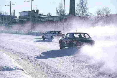 Stig Blomqvist - Björn Cederberg
29º International Suecia Rally 1979. Stig Blomqvist con Saab 99 Turbo (JNF 756) clasificado 1º y Markku Alén con Fiat 131 Abarth (TO P35975) clasificado 4º.
En el Hipodromo de Karlstad.

Del 16 al 18. de Febrero, Karlstad, Suecia.
Superficie: nieve - hielo.

El Rally tenia un total de 1,445.00 Km de los que 630.00 Km divididos en 38 tramos eran especiales.

Se inscribieron 113 equipos, tomaron la salida 113, finalizaron 39.
@@
Palabras clave: Stig_Blomqvist;Markku Alen;Saab;Turbo;Fiat;Abarth;Suecia;Nieve;1979