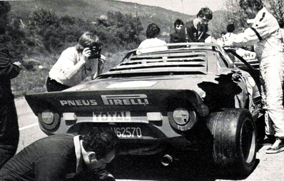 Bernard Darniche - Alain Mahé
25º Tour de Corse - Rallye de France 1981. Lancia Stratos HF (TO U62570). Clasificado 1º.
Team Chardonnet

Del 30 de Abril al 2 de Mayo, Ajaccio.
Superficie: asfalto.

El Rally tenia un total de 1613 km de los que 1144 km divididos en 24 tramos eran especiales.

Se inscribieron 126 equipos, tomaron la salida 120, finalizaron 42.@
Palabras clave: Lancia;Stratos;Corse;Corcega;1981