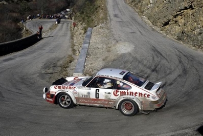 Björn Waldegård - Hans Thorszelius
50º Rallye Automobile de Monte-Carlo 1982. Porsche 911 SC (4852 SC 34).

En el último tramo del Rally SS32 Loda - Lucéram 2 de 16.52 km se le bloqueo la caja de cambios en el Col de St Roch, realizando todo el descenso hacia final de tramo en Lucerem marcha atrás, abandonando despues de finalizar el tramo.
Como era el final de la etapa comun, en la ultima etapa del Turini solo salian los 100 primeros, quedando finalmente clasificado el 92º.

Del 16 al 22 de Enero, Monte Carlo.
Superficie: asfalto - nieve.

El Rally tenia un total de 4082.71 km de los que 747.81 km divididos en 32 tramos eran especiales, (2 de ellas fueron canceladas SS7 Trigance - Chateauvieux 1 de 28,53 Km y SS15 St Jean en Royans - La Chapelle en Vercors de 38,67 Km).

Se inscribieron 306 equipos, tomaron la salida 299, finalizaron 140.
@
Palabras clave: ;Hans_Thorszelius;Porsche;SC;Montecarlo;1982