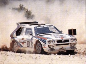 DEBUT DEL GRAN LANCIA DELTA S4
Inscrito como prototipo

Markku Alén - Ilkka Kivimaki
10º Rallye des 1000 Pistes 1985

Del 6 al 7 de Julio, Canjuers, Francia.
Superficie: tierra con 265.30 km cronometrados divididos en 13 tramos especiales.

En este Rally muchos equipos hací­an debutar sus nuevos modelos antes de competir en el Campeonato Mundial y/o Europeo de Rallyes.

Se podría decir que era un excelente banco de pruebas, donde miraban de conseguir mas fialbilidad y/o evolucionar los coches.

Tomaron la salida 111 equipos, finalizaron 37.
@
Palabras clave: Markku_Alen;Ilkka_Kivimaki;Lancia;Delta;S4;Grupo_B;Francia;1985;Debut;Canjuers