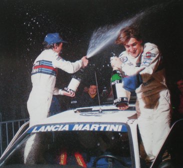 Henri Toivonen - Sergio Cresto
Celebrando la victoria del 54º Rallye Automobile de Monte-Carlo 1986.
Lancia Delta S4 (A6 37616), Equipo Martini Lancia.

Del 18 al 24 de Enero, Monte-Carlo.
Superficie: asfalto - nieve.

El Rally tenía un total de 3984.00 km de los que 881.20 km divididos en 36 tramos eran especiales.

Tomaron la salida 156 equipos, finalizaron 65.@
Palabras clave: Henri_Toivonen;Sergio_Cresto;Lancia;Delta;S4;Grupo_B;Montecarlo;Personajes;1986