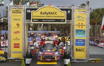 Sébastien Loeb - Daniel Elena
47º RallyRACC Catalunya - Costa Daurada 2011. Citröen DS3 WRC (BK-317-DW). Clasificado 1º, obteniendo el Campeonato del Mundo de Marcas para Citröen.
Citroën Total WRT

Celebrando la victoria que le acercaba a su 8º Campeonato del Mundo de pilotos consecutivo. Que se decidirÍa en la última prueba del calendario, Rally de Gran Bretaña.

Del 20 al 23 de Octubre, Salou, Tarragona, Catalunya, España.
Superficie: asfalto -tierra.

El Rally constaba de 3 etapas con un total de 1589.90 km de los que 406.52 km divididos en tramos eran cronometrados.

Tomaron las salida 58 equipos, finalizaron 44.
@
Palabras clave: Citroen;DS3;WRC;Catalunya;2011;parque_cerrado