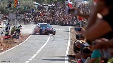 Sébastien Loeb - Daniel Elena
22-10-2011
47º Rally Catalunya-Costa Daurada. Citröen DS3 WRC. Clasificado 1º, obteniendo el Campeonato del Mundo de Marcas para Citröen.
Tramo: El Priorat de 45,97 Km SS7-SS10, (tramo mà¡s largo del Mundial).
Situaciòn: Cruce El Molar. Sitio mà­tico del Rally para los aficionados, con un cruce de 180º, donde el freno de mano y las derrapadas suelen ser habituales.@
Palabras clave: Sébastien_Loeb;Daniel_Elena;Citroen;DS3;WRC;Catalunya;2011;cruce_molar