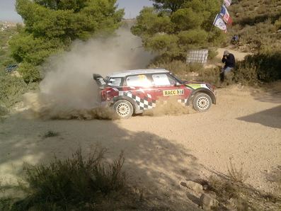 Dani Sordo - Carlos del Barrio
47º Rally Catalunya-Costa Daurada 2011. Mini John Cooper Works. Clasificado 4º.
Dà­a 21-10-2011
Tramo: Las Garrigues (SS3 - SS6) de 18,50 Km.
Foto: Km 14,400@
Palabras clave: ;Mini;Cooper;Catalunya;2011