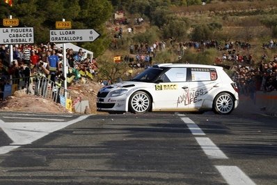 Yeray Lemes - Rogelio Peñate
22-10-2011
47º Rally Catalunya-Costa Daurada 2011. Skoda Fabia S2000. Clasificado 14º. (4º en SWRC).
Tramo: El Priorat de 45,97 Km SS7-SS10, (tramo mà¡s largo del Mundial).
Situaciòn: El Molar. Sitio mà­tico del Rally para los aficionados, con un cruce de 180º, donde el freno de mano y las derrapadas suelen ser habituales.
Palabras clave: Yeray_Lemes;Rogelio_Peñate;Skoda;Fabia;S2000;Catalunya;2011;cruce_molar