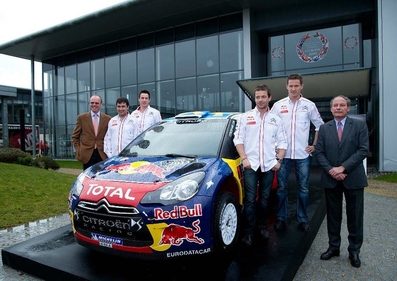 CITRÖEN DS3
Presentaciòn del nuevo modelo de Citröen para el Mundial de Rallys del 2011.
Palabras clave: Sébastien_Loeb;Personajes;Citroen;DS3;2011;detalles