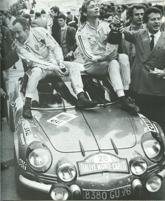 Ove Andersson - David Stone
40º Rallye Automobile de Monte-Carlo 1971. Renault-Alpine A110 1600 (8380 GU 76). Clasificado 1º.

Del 22 al 29 de Enero, Monte-Carlo.
Superficie: asfalto - nieve con 455,90 km cronometrados.

Para el tramo final, Col des Banquettes - Col de la Madonne de Gorbio de 28.00 km calificaron 60 equipos, a partir de la posición 23 los equipos fueron clasificados oficialmente hasta el 30.

Se inscribieron 282 equipos, tomaron la salida 224, finalizaron 30.@
Palabras clave: Ove_Andersson;Renault;Alpine;A110;Montecarlo;1971;parque_cerrado;Personajes