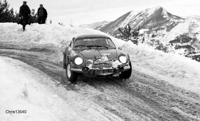 Ove Andersson - David Stone
40º Rallye Automobile de Monte-Carlo 1971. Renault-Alpine A110 1600 (8380 GU 76). Clasificado 1º.
Del 22 al 29 de Enero, Monte-Carlo.
Superficie: asfalto - nieve con 455,90 km cronometrados.
Para el tramo final, Col des Banquettes - Col de la Madonne de Gorbio de 28.00 km calificaron 60 equipos, a partir de la posición 23 los equipos fueron clasificados oficialmente hasta el 30.
Se inscribieron 282 equipos, tomaron la salida 224, finalizaron 30.@
Palabras clave: Ove_Andersson;Renault;Alpine;A110;Montecarlo;1971;nieve