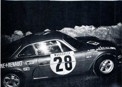 Ove Andersson - David Stone
40º Rallye Automobile de Monte-Carlo 1971. Renault-Alpine A110 1600 (8380 GU 76). Clasificado 1º.
Del 22 al 29 de Enero, Monte-Carlo.
Superficie: asfalto - nieve con 455,90 km cronometrados.
Para el tramo final, Col des Banquettes - Col de la Madonne de Gorbio de 28.00 km calificaron 60 equipos, a partir de la posición 23 los equipos fueron clasificados oficialmente hasta el 30.
Se inscribieron 282 equipos, tomaron la salida 224, finalizaron 30.@
Palabras clave: Ove_Andersson;Renault;Alpine;A110;Montecarlo;1971