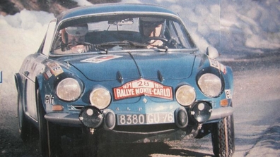 Ove Andersson - David Stone
40º Rallye Automobile de Monte-Carlo 1971. Renault-Alpine A110 1600 (8380 GU 76). Clasificado 1º.
Del 22 al 29 de Enero, Monte-Carlo.
Superficie: asfalto - nieve con 455,90 km cronometrados.
Para el tramo final, Col des Banquettes - Col de la Madonne de Gorbio de 28.00 km calificaron 60 equipos, a partir de la posición 23 los equipos fueron clasificados oficialmente hasta el 30.
Se inscribieron 282 equipos, tomaron la salida 224, finalizaron 30.@
Palabras clave: Ove_Andersson;Renault;Alpine;A110;Montecarlo;1971;nieve