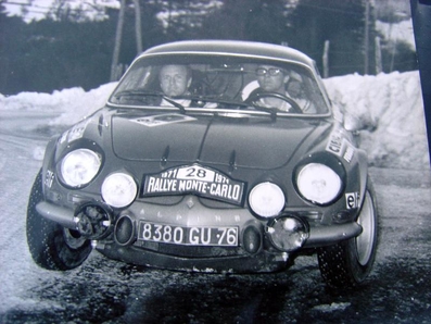 Ove Andersson - David Stone
40º Rallye Automobile de Monte-Carlo 1971. Renault-Alpine A110 1600 (8380 GU 76). Clasificado 1º.
Del 22 al 29 de Enero, Monte-Carlo.
Superficie: asfalto - nieve con 455,90 km cronometrados.
Para el tramo final, Col des Banquettes - Col de la Madonne de Gorbio de 28.00 km calificaron 60 equipos, a partir de la posición 23 los equipos fueron clasificados oficialmente hasta el 30.
Se inscribieron 282 equipos, tomaron la salida 224, finalizaron 30.@
Palabras clave: Ove_Andersson;Renault;Alpine;A110;Montecarlo;1971