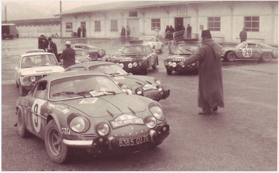 Jean-Luc Thérier - Marcel Callewaert
40º Rallye Automobile de Monte-Carlo 1971. Renault-Alpine A110 1600 (8385 GU 76). Clasificado 2º.

Del 22 al 29 de Enero, Monte-Carlo.
Superficie: asfalto - nieve con 455,90 km cronometrados.

Para el tramo final, Col des Banquettes - Col de la Madonne de Gorbio de 28.00 km calificaron 60 equipos, a partir de la posición 23 los equipos fueron clasificados oficialmente hasta el 30.

Se inscribieron 282 equipos, tomaron la salida 224, finalizaron 30.@
Palabras clave: ;Renault;Alpine;A110;Montecarlo;1971