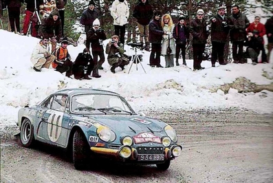 Ove Andersson - John Davenport
41º Rallye Automobile de Monte-Carlo 1972. Alpine-Renault A110 1800 (934 HB 76). Clasificado 28º.

Del 21 al 28 de Enero, Monte-Carlo.
Superficie: asfalto - nieve.

El Rally constaba de 2 etapas y 437.50 km cronometrados divididos en 16 tramos especiales.

Se inscribieron 299 equipos, tomaron la salida 264, finalizaron 40.@
Palabras clave: Ove_Andersson;John_Davenport;Renault;Alpine;A110;Montecarlo;1972;nieve