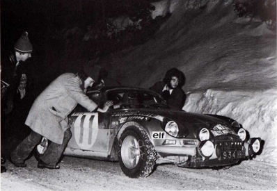 Ove Andersson - John Davenport
41º Rallye Automobile de Monte-Carlo 1972. Alpine-Renault A110 1800 (934 HB 76). Clasificado 28º.

Del 21 al 28 de Enero, Monte-Carlo.
Superficie: asfalto - nieve.

El Rally constaba de 2 etapas y 437.50 km cronometrados divididos en 16 tramos especiales.

Se inscribieron 299 equipos, tomaron la salida 264, finalizaron 40.@
Palabras clave: Ove_Andersson;John_Davenport;Renault;Alpine;A110;Montecarlo;1972;nieve