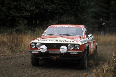 Simo Lampinen - John Davenport
2º Rally of the Rideau Lakes 1974. Lancia Beta Coupé (TO-L06635). Clasificado 2º.

Del 16 al 20 de Octubre, Smith Falls, Canada.
Superficie: tierra.

El Rally tenia un total de 1577.60 Km de los que 383.64 Km divididos en 40 tramos eran especiales (3 de ellos fueron cancelados SS24 Crosby Lake de 6.18 Km, SS25 Bennett Lake de 6.61 Km y SS26 Silver Lake de 3.64 Km).

Se inscribieron 65 equipos, tomaron la salida 51, finalizaron 19.@
Palabras clave: Simo_Lampinen;John_Davenport;Lancia;Beta;Canada;1974