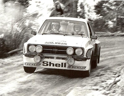Roger Albert Clark - Jim Porter
44º Rallye Automobile de Monte-Carlo 1976. Ford Escort RS 1800 MKII (KHK 983N). Clasificado 5º.

Del 17 al 24 de Enero, Monte-Carlo.
Superficie: asfalto - nieve.

El Rally tenia un total de 4500 km de los que 530.50 km divididos en 23 tramos eran especiales.

Se inscribieron 163 equipos, tomaron la salida 148, finalizaron 84.@
Palabras clave: ;Ford;Escort;MKII;MKII;Montecarlo;1976;nieve