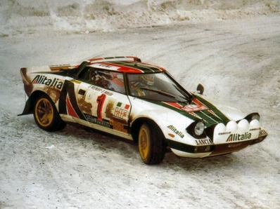Sandro Munari - Silvio Maiga
45º Rallye Automobile de Monte-Carlo 1977. Lancia Stratos HF (TO N41648). Clasificado 1º.

Del 22 al 28 de Enero, Monte-Carlo.
Superficie: asfalto - nieve.

El Rally tenia un total de 4800 km de los que 540.50 km divididos en 27 tramos eran especiales (una de ellas fue cancelada SS2 Col de Fontbelle de 35.00 Km)

Se inscribieron 217 equipos, tomaron la salida 198, finalizaron 118 en lista, llegaron 47 en meta.@
Palabras clave: Sandro_Munari;Silvio_Maiga;Lancia;Stratos;Montecarlo;nieve;1977
