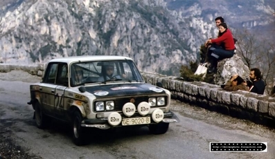 Salvador Servià i Costa  - Jordi Sabater
45º Rallye Automobile de Monte-Carlo 1977. Seat 1430/1800 (GE-9020-B). Clasificado 7º.

Del 22 al 28 de Enero, Monte-Carlo .
Superficie: asfalto - nieve.

El Rally tenia un total de 4800 km de los que 540.50 km divididos en 27 tramos eran especiales (una de ellas fue cancelada SS2 Col de Fontbelle de 35.00 Km).

Se inscribieron 217 equipos, tomaron la salida 198, finalizaron 118 en lista, llegaron 47 en meta.@
Palabras clave: Salvador_Servia;Seat;Montecarlo;1977