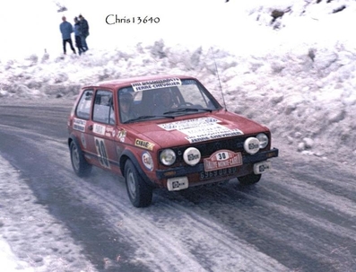 Jean Ragnotti -  Jean-Marc Andrie
45º Rallye Automobile de Monte-Carlo 1977. Volkswagen Golf GTi 1.6 (6969 QU 80). Clasificado 18º.

Del 22 al 28 de Enero, Monte-Carlo .
Superficie: asfalto - nieve.

El Rally tenia un total de 4800 km de los que 540.50 km divididos en 27 tramos eran especiales (una de ellas fue cancelada SS2 Col de Fontbelle de 35.00 Km).

Se inscribieron 217 equipos, tomaron la salida 198, finalizaron 118 en lista, llegaron 47 en meta.@
Palabras clave: ;Volkswagen;Golf;GTI;Montecarlo;nieve;1977