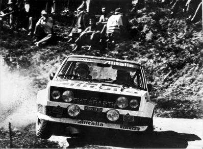 Markku Alén - Illka Kivimaki
12º Rallye de Portugal - Vinho do Porto 1978. Fiat 131 Abarth (TO P35975). Clasificado 1º.

Del 19 al 23 de Abril, Estoril, Portugal.
Superficie: asfalto - tierra.

El Rally tenia un total de 2504 km de los que 627 km divididos en 46 tramos eran especiales.

Tomaron la salida 112 equipos, finalizaron 20.@
Palabras clave: Markku_Alen;Fiat;Abarth;Portugal;1978