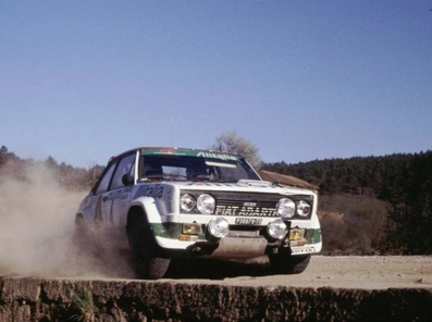 Markku Alén - Illka Kivimaki
12º Rallye de Portugal - Vinho do Porto 1978. Fiat 131 Abarth (TO P35975). Clasificado 1º.

Del 19 al 23 de Abril, Estoril, Portugal.
Superficie: asfalto - tierra.

El Rally tenia un total de 2504 km de los que 627 km divididos en 46 tramos eran especiales.

Tomaron la salida 112 equipos, finalizaron 20.@
Palabras clave: Markku_Alen;Fiat;Abarth;Portugal;1978