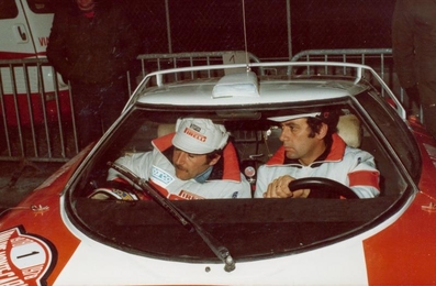 Sandro Munari - Piero Sodano
Sandro Munari - Piero Sodano
46º Rallye Automobile de Monte-Carlo 1978. Lancia Stratos HF (TO M54374). Abandonò por motor en SS4 Jabron de 12 Km.

Del 21 al 27 de Enero, Monte-Carlo.
Superficie: asfalto - nieve.

El Rally tenia un total de 4600 km de los que 570 km divididos en 29 tramos eran especiales (5 de ellas fueron canceladas SS8 Col du Fanget de 10 Km, SS10 Serre Chevalier de 10 Km, SS11 Col du Lautaret de 15 Km, SS14 Saint Pierreville de 16 Km y SS15 Burzet de 44 Km).

Se inscribieron 231 equipos, tomaron la salida 216, finalizaron 129.@
Palabras clave: Sandro_Munari;Piero_Sodano;Lancia;Stratos;Montecarlo;1978;Personajes
