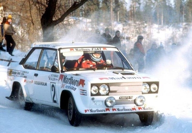Markku Alén - Ilkka Kivimaki
29º International Suecia Rally 1979. Fiat 131 Abarth (TO P35975). Clasificado 4º.

Del 16 al 18. de Febrero, Karlstad, Suecia.
Superficie: nieve - hielo.

El Rally tenia un total de 1,445.00 Km de los que 630.00 Km divididos en 38 tramos eran especiales.

Se inscribieron 113 equipos, tomaron la salida 113, finalizaron 39.@
Palabras clave: Markku_Alen;Fiat;Abarth;Suecia;nieve