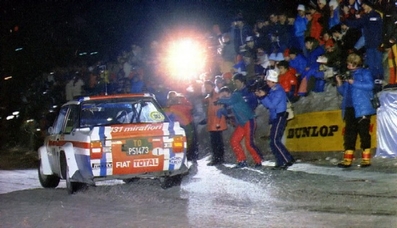 Michèle Mouton - Françoise Conconi
47º Rallye Automobile de Monte-Carlo 1979. Fiat 131 Abarth (TO P51473). Clasificada 7ª Scrath y 1ª en Copa de Damas.
Fiat France

Del 20 al 26 de Enero, Monte-Carlo.
Superficie: asfalto - nieve.

El Rally tenia un total de 2554.00 km de los que 619.00 km divididos en 30 tramos eran especiales (1 de ellos fue cancelado SS13 St Barthelemy de 19 Km).

Se inscribieron 255 equipos, tomaron la salida 233, finalizaron 84.@
Palabras clave: Michele_Mouton;Fiat;Abarth;Montecarlo;1979;nieve;Mujeres;Womens