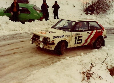 Roger Albert Clark - Jim Porter
47º Rallye Automobile de Monte-Carlo 1979. Ford Fiesta 1600S (DHJ 500T). Clasificado 13º.

Del 20 al 26 de Enero, Monte-Carlo.
Superficie: asfalto - nieve.

El Rally tenia un total de 4840 km de los que 619 km divididos en 30 tramos, eran especiales (1 de ellos fue cancelado SS13 St Barthelemy de 19 Km).

Se inscribieron 255 equipos, tomaron la salida 233, finalizaron 84.@
Palabras clave: ;Ford;Fiesta;Montecarlo;1979;nieve
