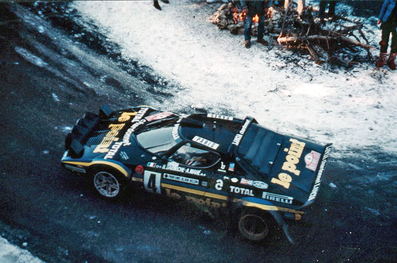 Bernard Darniche - Alain Mahé
49º Rallye Automobile de Monte-Carlo 1981. Lancia Stratos HF (TO U62570). Clasificado 6º

Del 24 al 30 de Enero, Monte-Carlo.
Superficie: asfalto - nieve.

El Rally tenia un total de 3930.00 km de los que 750.00 km divididos en 32 tramos eran especiales.

Se inscribieron 274 equipos, tomaron la salida 263, finalizaron 133.@
Palabras clave: ;Montecarlo;Lancia;Stratos;1981