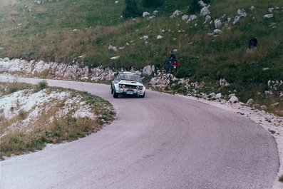 Attilio Bettega - Maurizio Perissinot
23º Rally de Sanremo de 1981. Fiat 131 Abarth (TO R92452). Abandonó por accidente en SS17 Siem Ulignano 2 de 8.90 km.

Del 5 al 10 de Octubre, Sanremo, Imperia, Liguria, Italia.
Superficie: asfalto - tierra.

El Rally tenia un total de 2792.00 km de los que 751.06 km divididos en 61 tramos eran especiales, (2 de ellas fueron canceladas SS51 Upega de 12.35 km y SS56 San Romolo de 34.95 km).

Tomaron la salida 63 equipos, finalizaron 27.@
Palabras clave: Attilio_Bettega;Maurizio_Perissinot;Fiat;Abarth;Sanremo;1981