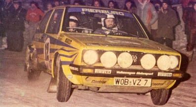 Per Eklund - Ragnar Spjuth
49º Rallye Automobile de Monte-Carlo 1981. Volkswagen Golf GTI (WOB-VZ 7). Abandonó por motor en SS12 Le Moulinon - Antraigues de 38.00 km.

Del 24 al 30 de Enero, Monte-Carlo.
Superficie: asfalto - nieve.

El Rally tenia un total de 3930.00 km de los que 750.00 km divididos en 32 tramos eran especiales.

Se inscribieron 274 equipos, tomaron la salida 263, finalizaron 133.@
Palabras clave: ;Ragnar_Spjuth;Volkswagen;Golf;GTI;Montecarlo;nieve;1981