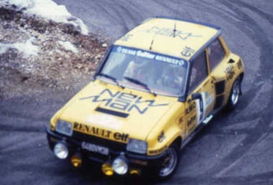 Bruno Saby - Francoise Sappey
50º Rallye Automobile de Monte-Carlo 1982. Renault 5 Turbo (6480 VM 38). Clasificado 5º.

Del 16 al 22 de Enero, Monte Carlo.
Superficie: asfalto - nieve.

El Rally tenia un total de 4082.71 km de los que 747.81 km divididos en 32 tramos eran especiales, (2 de ellas fueron canceladas SS7 Trigance - Chateauvieux 1 de 28,53 Km y SS15 St Jean en Royans - La Chapelle en Vercors de 38,67 Km).

Se inscribieron 306 equipos, tomaron la salida 299, finalizaron 140.@
Palabras clave: ;Renault;Turbo;Montecarlo;1982