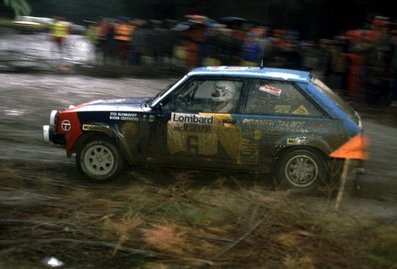 Stig Blomqvist - Bjorn Cederberg
31º Lombard RAC Rally 1982. Talbot Lotus Sunbeam. BDU (111Y). Clasificado 8º.

Del 21 al 25 de Noviembre, York, Inglaterra.
Superficie: asfalto - tierra.

El Rally tenia un total de 2970.00 km de los que 711.73 km divididos en 69 tramos eran especiales, (una de ellas fue cancelada SS46 Yair de 8.53 Km).

Se inscribieron 161 equipos, tomaron la salida 146, finalizaron 63.@
Palabras clave: Stig_Blomqvist;Bjorn_Cederberg;Talbot;Sunbeam;Lotus;Gran_Bretaña;1982