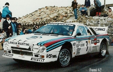 Jean Claude Andruet -Michèle Espinos-Petit (Biche)
51º Rallye Automobile de Monte-Carlo 1983. Lancia Rally 037 (TO Y63868). Clasificado 8º.
Martini Racing
Foto en el Col de La Fayolle

Del 22 al 28 de Enero, Monte-Carlo.
Superficie: asfalto - nieve.

RMC clasificó a todos los equipos que terminaron el "Parcours Commun" (después de SS21).
De los 150 equipos, solo los 100 mejores pudieron competir en el último tramo "Parcours Final".
Los equipos que no completaron todas las etapas recibieron tiempos de penalización, incluso para aquellos que no terminaron el último tramo.
86 equipos completaron todo el rally, dos fueron descalificados.

El Rally tenia un total de 4197 km de los que 709 km divididos en 31 tramos eran especiales, (2 de ellas fue canceladas SS6 Pont des Miolans de 22 Km y SS15 St Jeans en Royans de 38 Km).

Se inscribieron 263 equipos, tomaron la salida 250, finalizaron 149.
@
Palabras clave: Lancia;Montecarlo;1983;Grupo_B