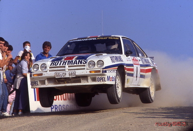 Ari Vatanen - Terry Harryman
25º Rally de San Remo 1983. Opel Manta 400 (GG-CP 680). Abandonó por accidente en SS51 Ronde de 46.55 km.

Del 2 al 7 de Octubre, Sanremo, Liguria, Imperia, Italia.
Superficie: Asfalto - tierra

El Rally tenia un total de 2695.00 km de los que 775.89 km divididos en 58 tramos, eran especiales.

Se inscribieron 97 equipos, tomaron la salida 97, finalizaron 36.@
Palabras clave: ;Terry_Harryman;Opel;Manta;Sanremo;grupo_B;1983